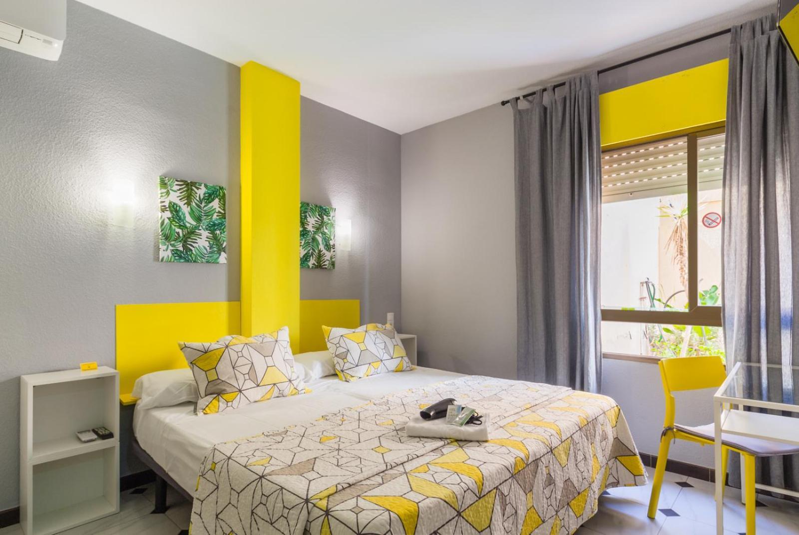 Hostal Tropical Альмуньекар Экстерьер фото