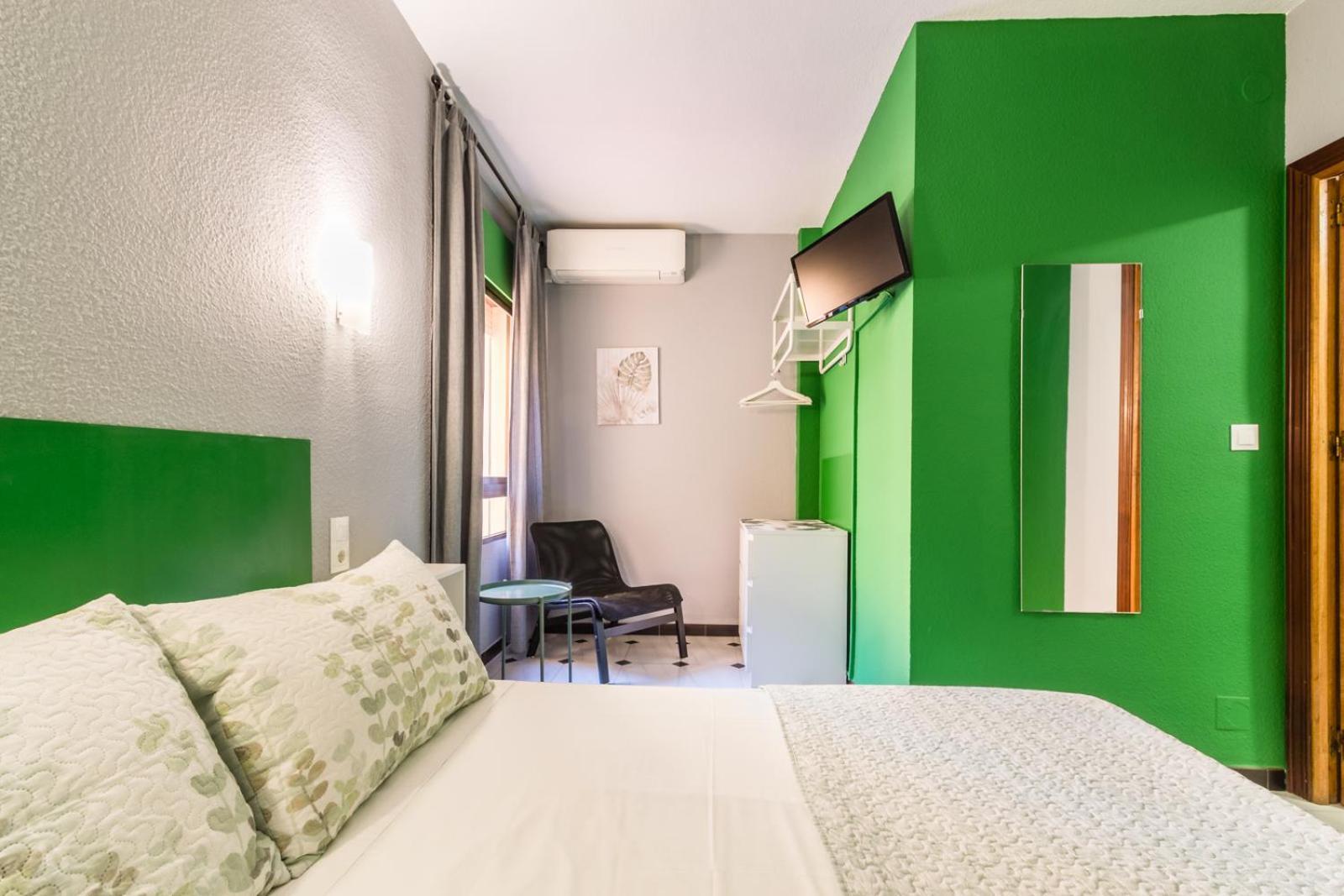Hostal Tropical Альмуньекар Экстерьер фото