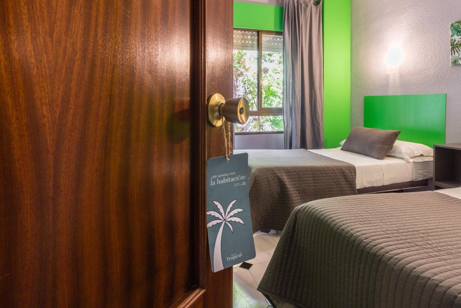 Hostal Tropical Альмуньекар Экстерьер фото
