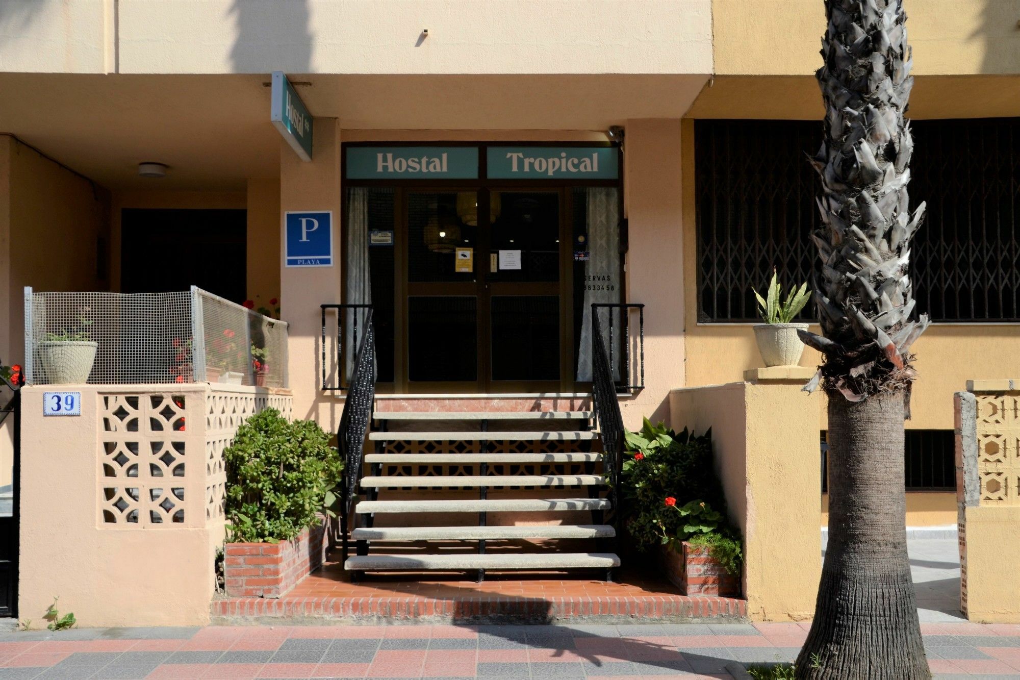 Hostal Tropical Альмуньекар Экстерьер фото